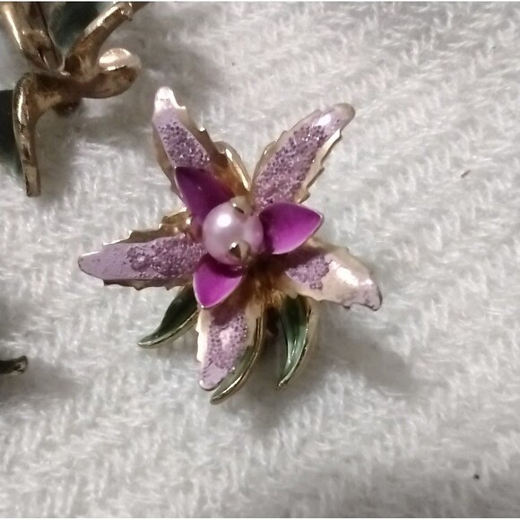 Vintage 1950s Lilly Rose Brooch Pin Earring Set - Purple Enamel Flowers & Pearls - Picture 6 of 12
